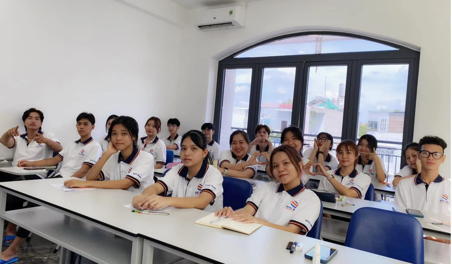 TUYỂN DỤNG NHÂN VIÊN QUẢN SINH